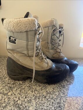 Sorel Women's Beige and Black Insulated Winter Lace-Up Boots